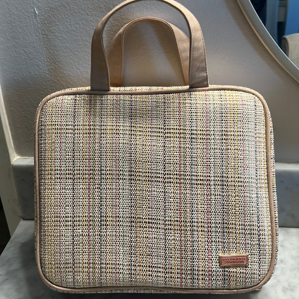 Stephanie Johnson Large Jakarta gold case.